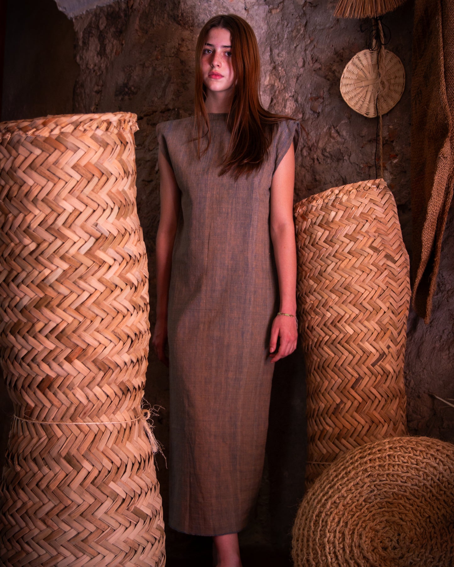 Vestido largo teñido con cascara de nuez