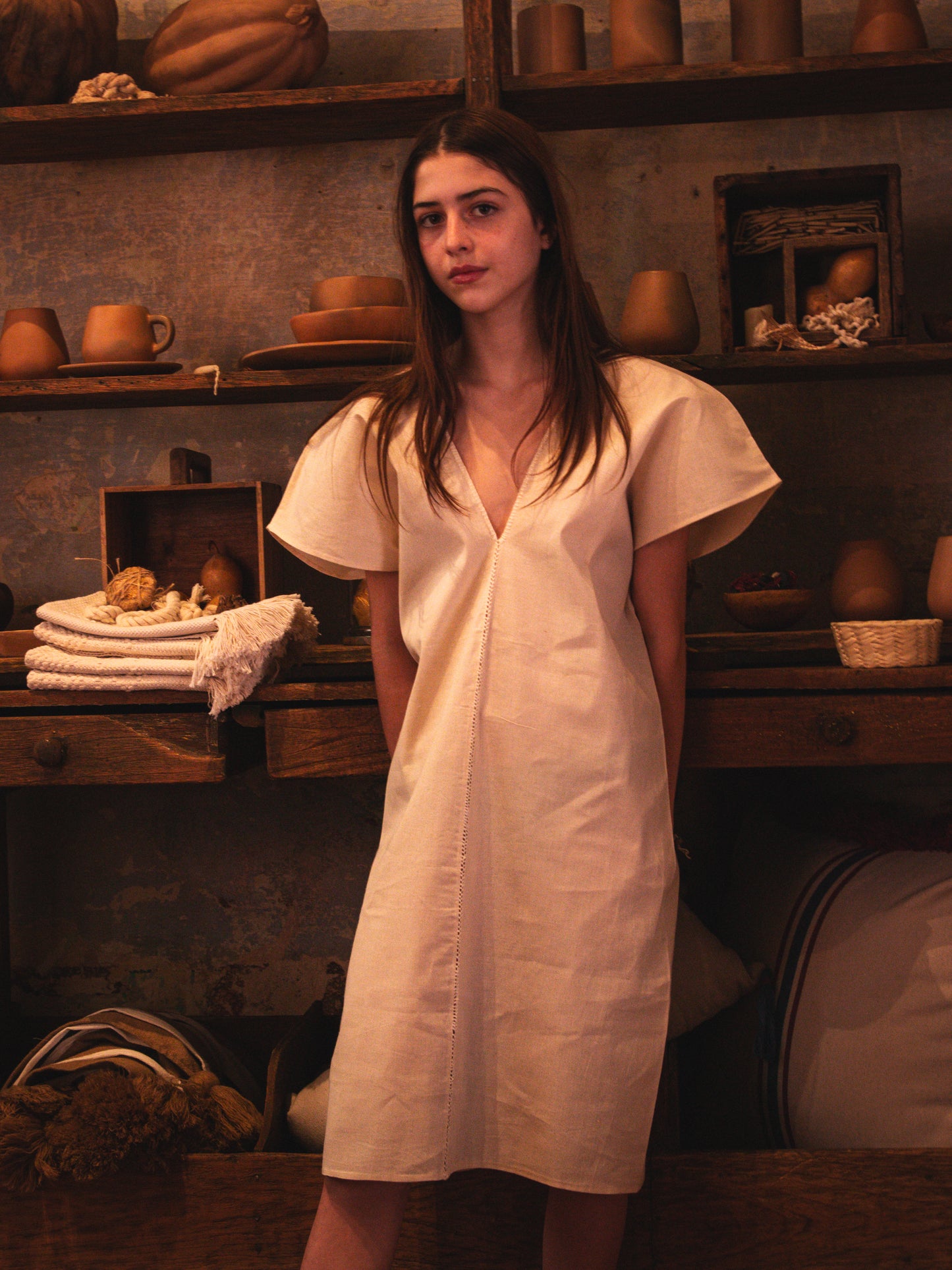 Huipil corto de manta cocido a mano