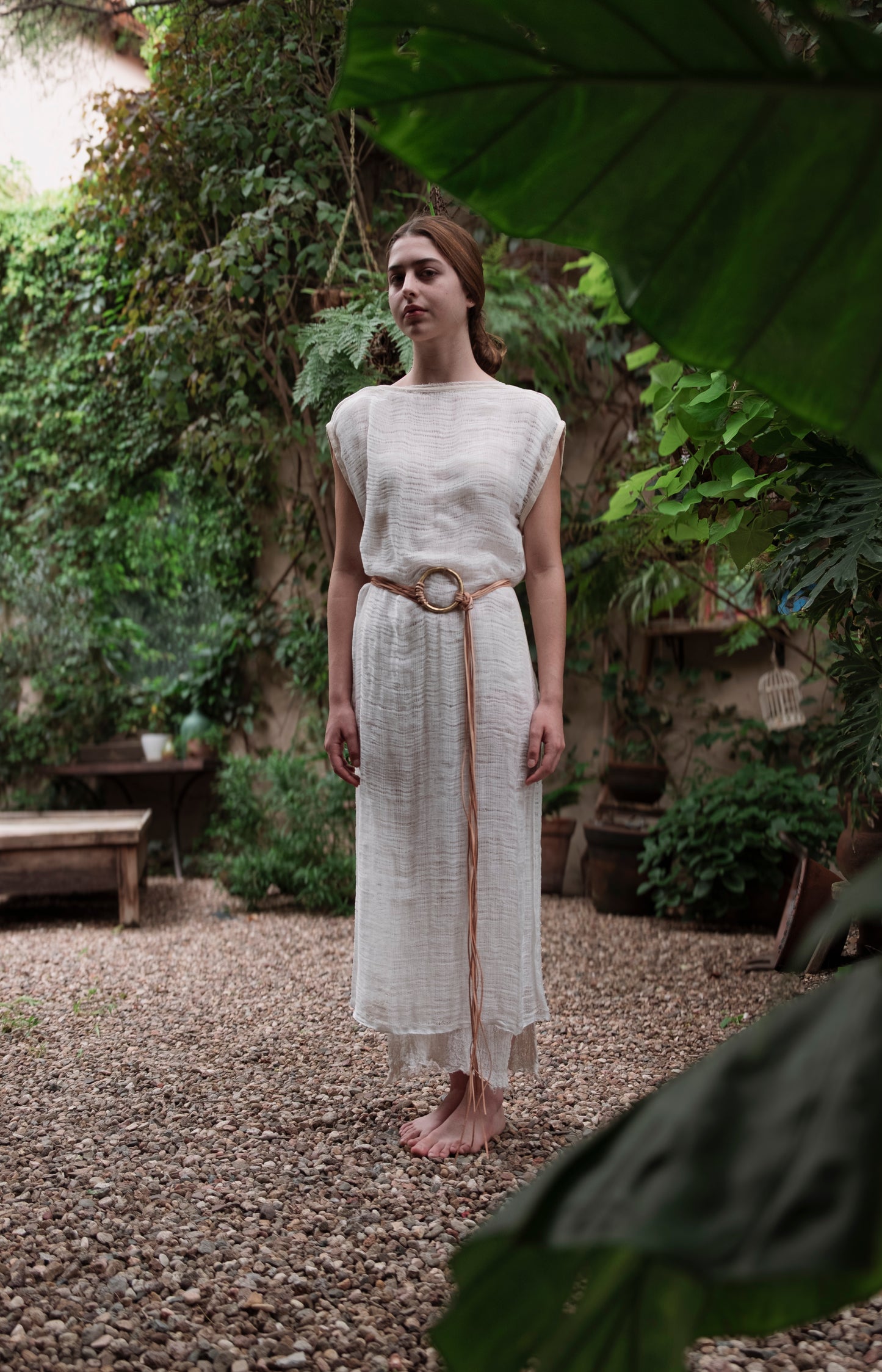 Cinturón aro de bronce y tiras de piel