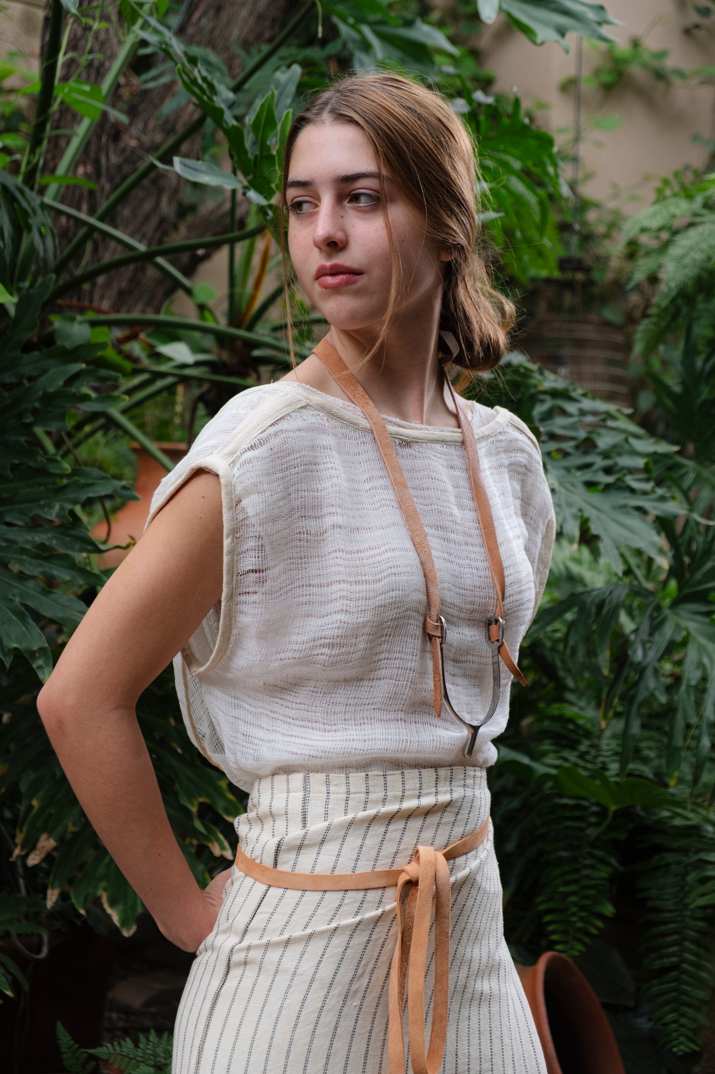 Collar espuela, tientos de piel