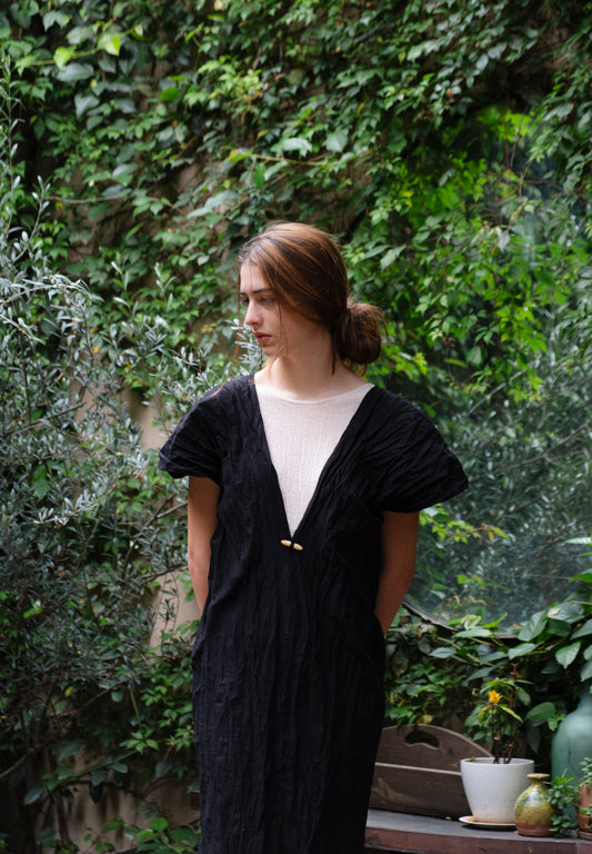 Vestido muselina efecto arrugado botón charro