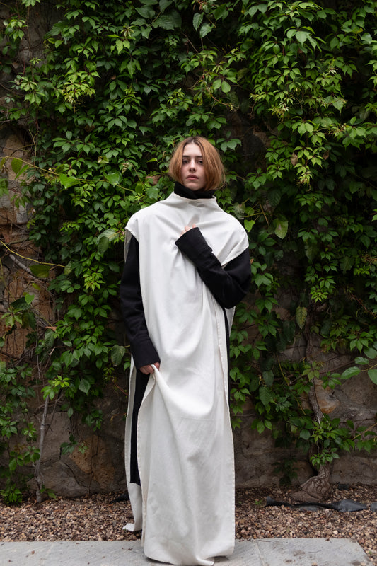 Capa larga en telar de pedal crudo