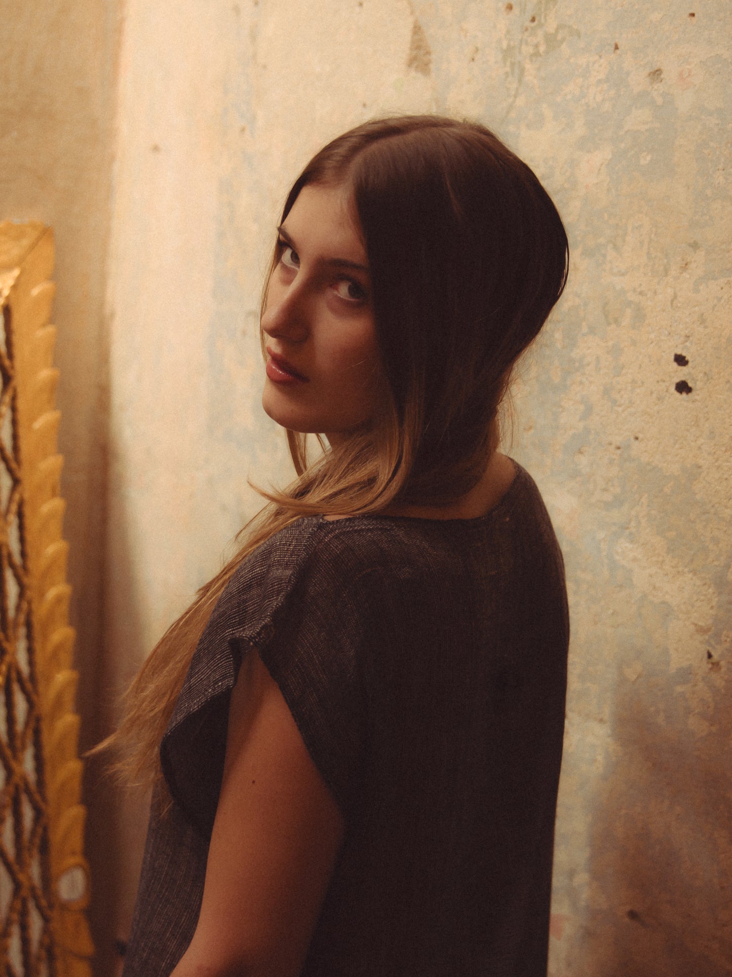 Vestido de telar de pedal de Oaxaca y cuello de ojal