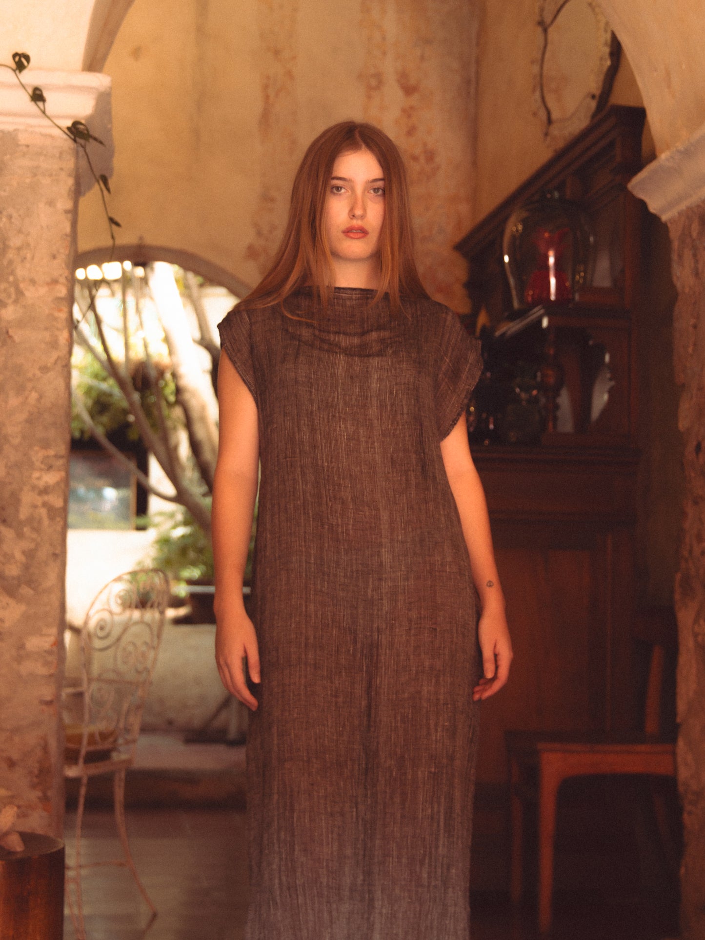 Vestido de telar de pedal de Oaxaca y cuello de ojal