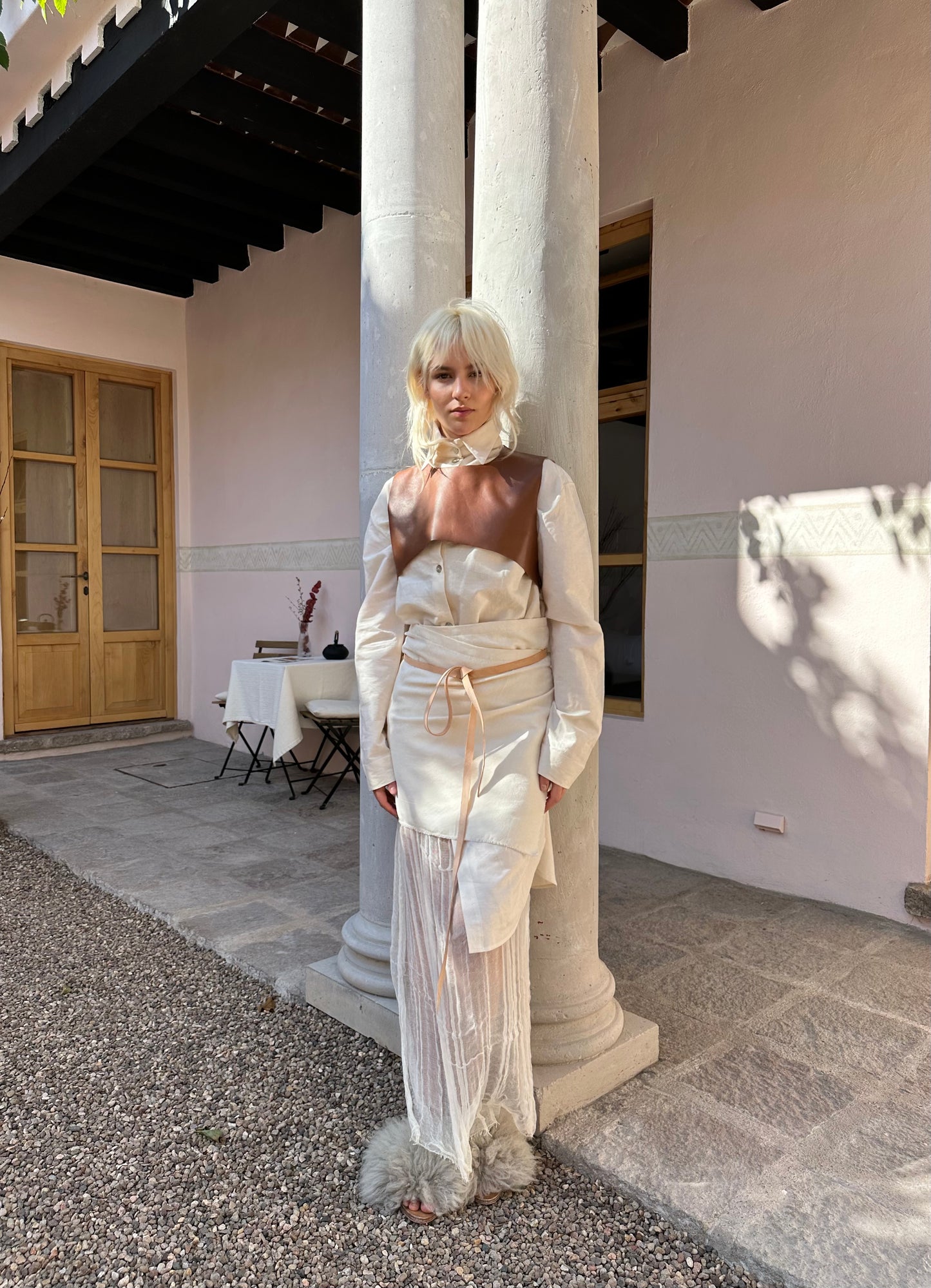 Chaleco corto de piel color café