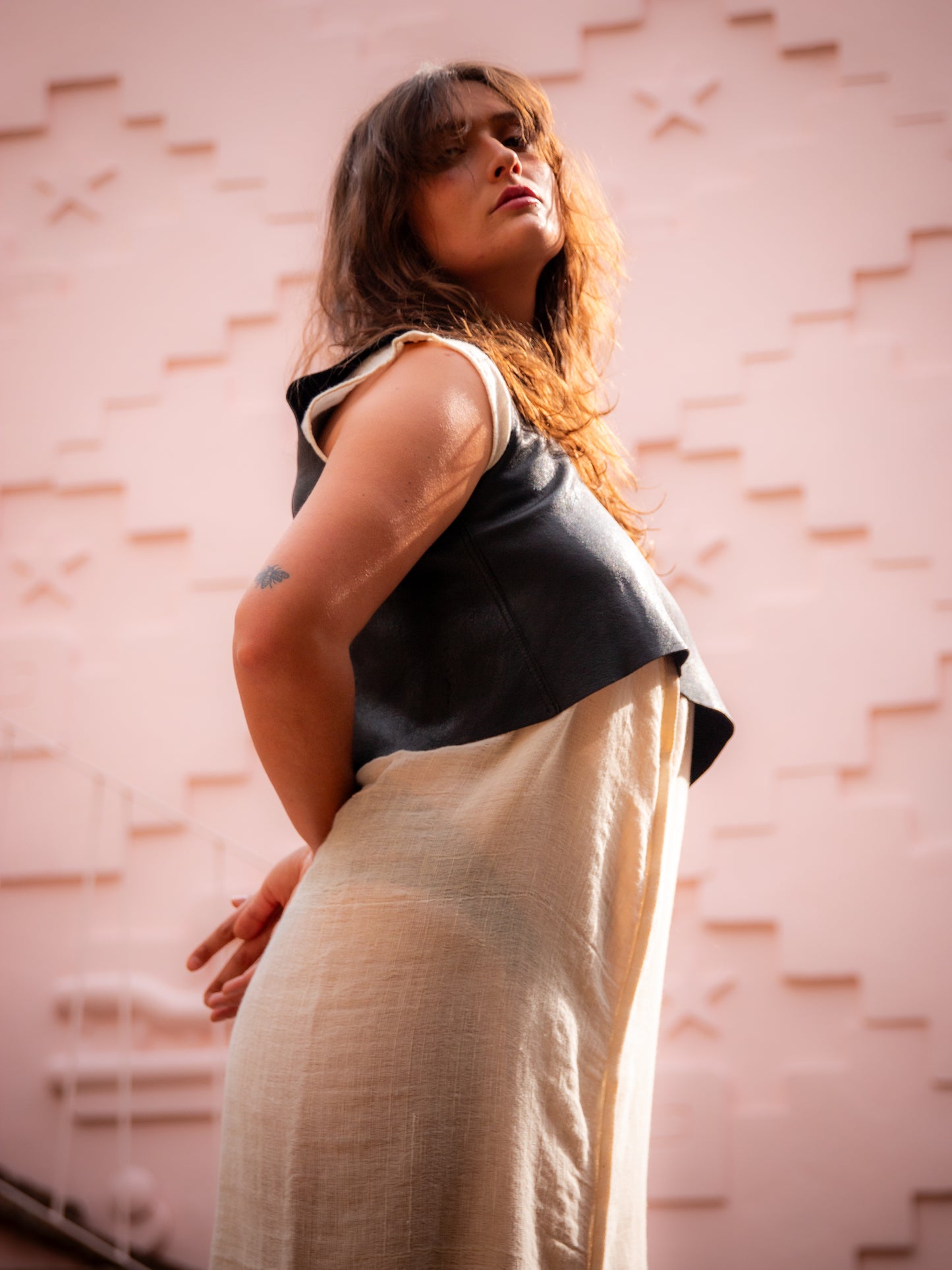 Chaleco de piel negro largo con botón