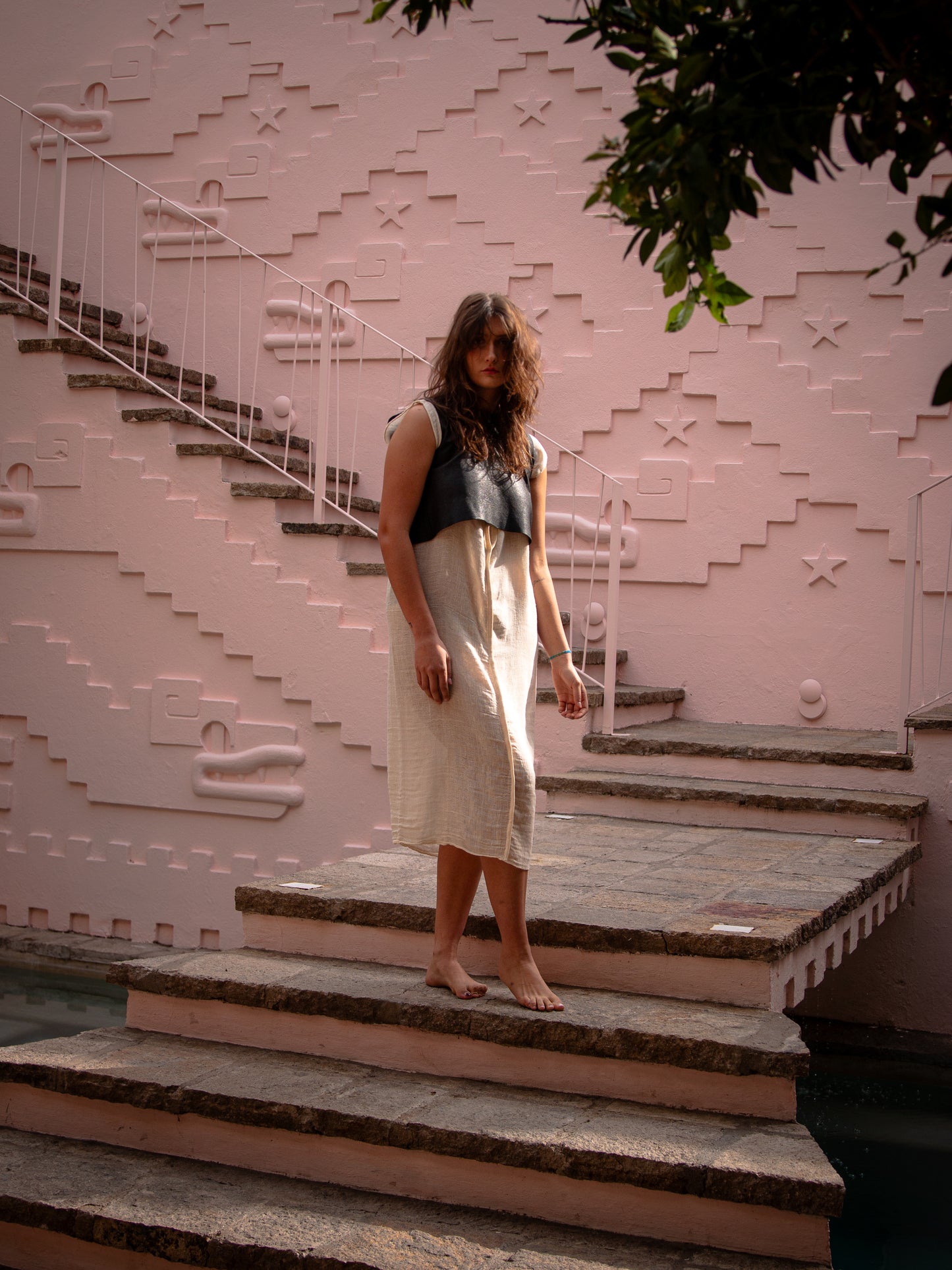 Chaleco de piel negro largo con botón