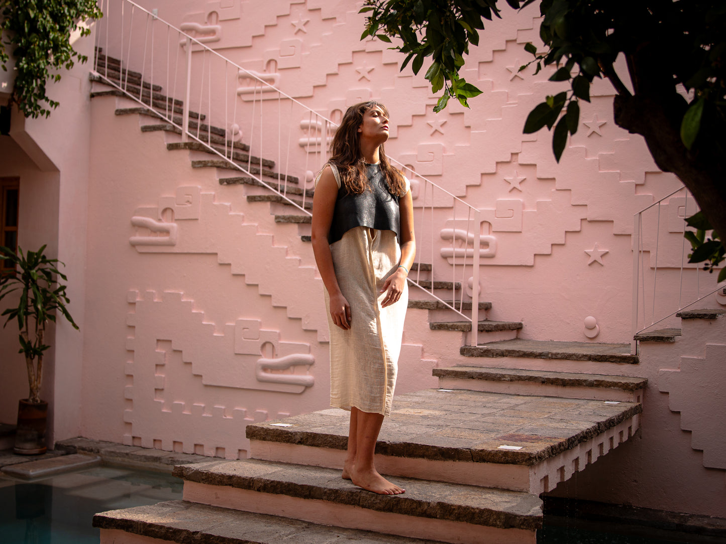 Chaleco de piel negro largo con botón