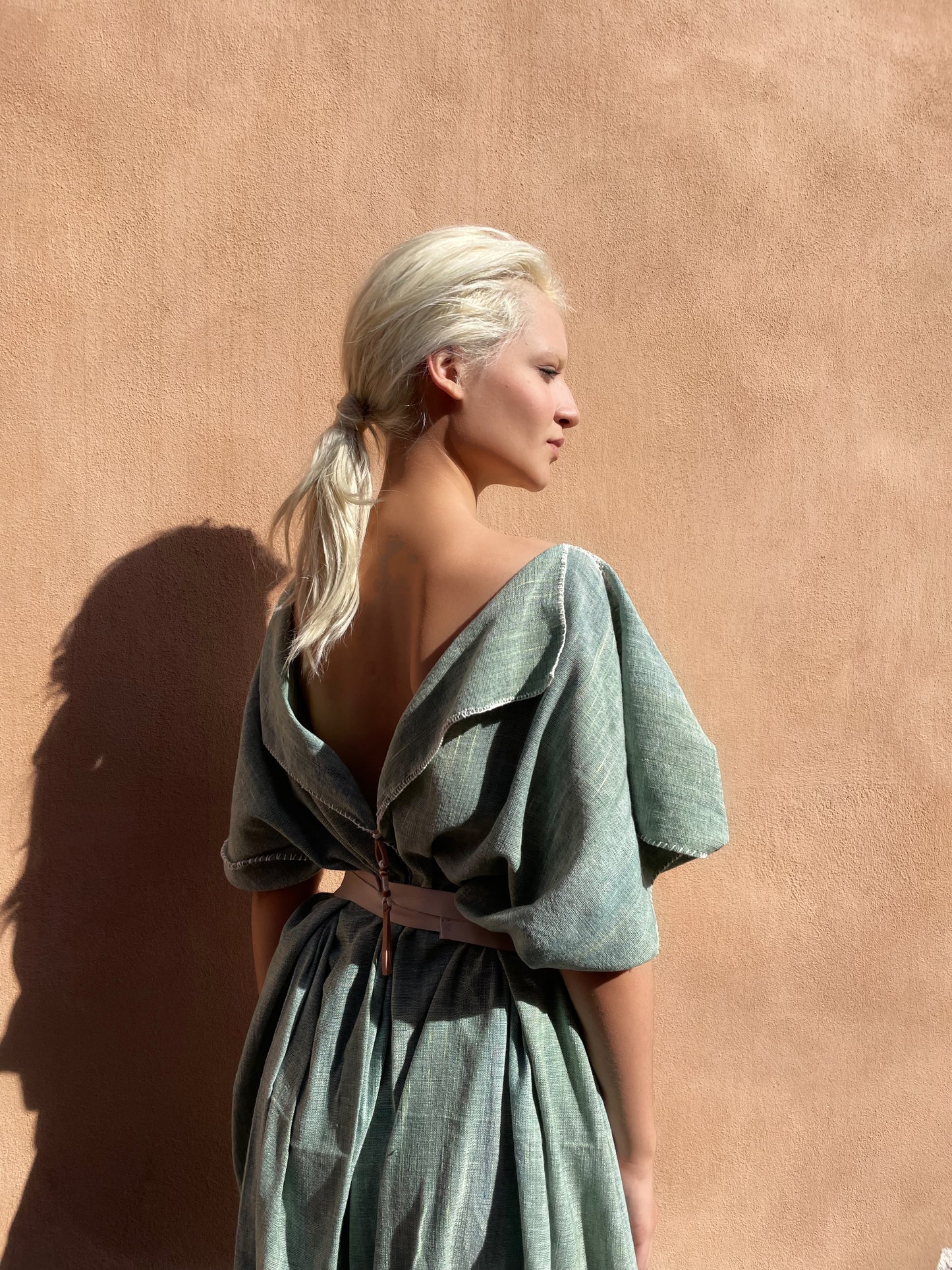 Vestido telar de pedal verde unido a mano