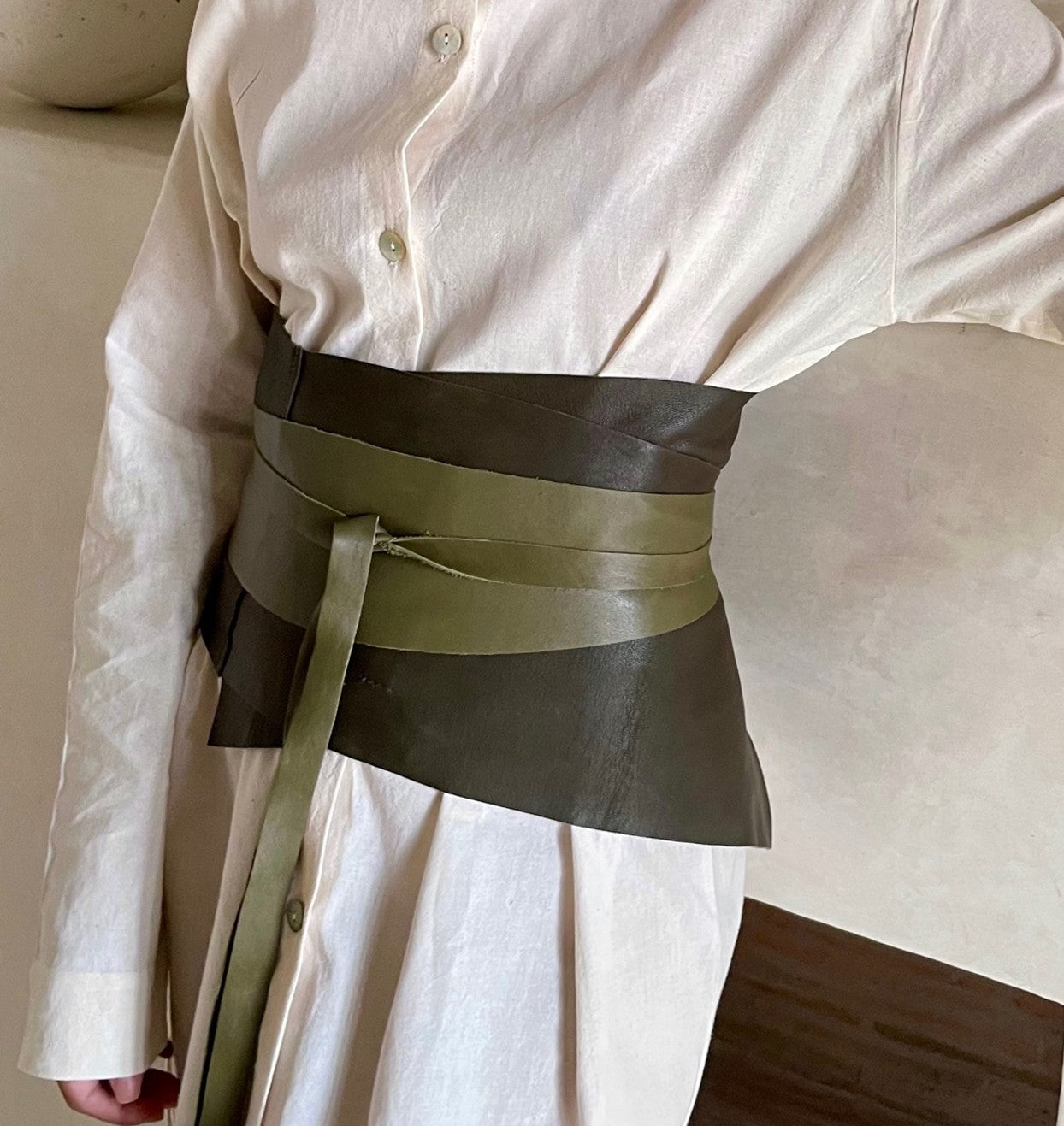 Cinturón de piel grueso verde