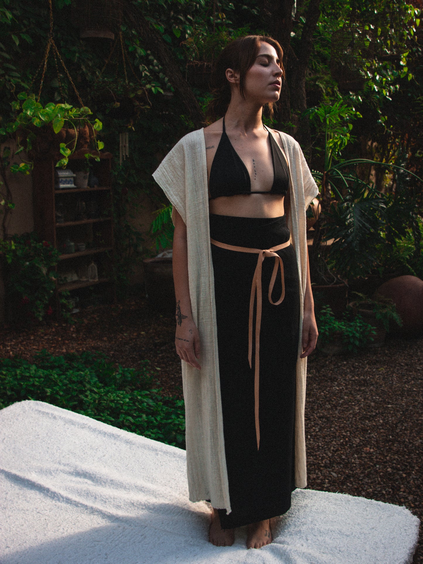 Chaleco de telar de cintura largo crudo